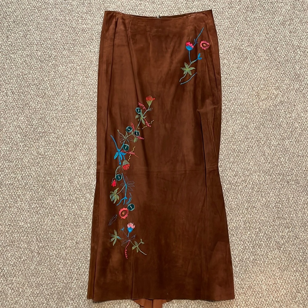 Easel brown suede leather skirt with embroidered flowers